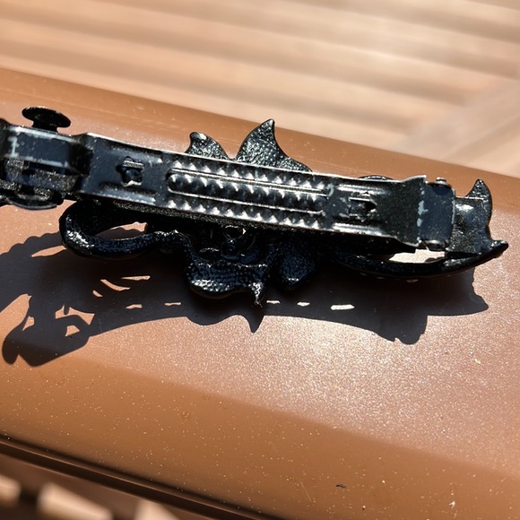 Worn to special event once gorgeous crystal hair clip. Flower and ribbon design - Picture 4 of 9